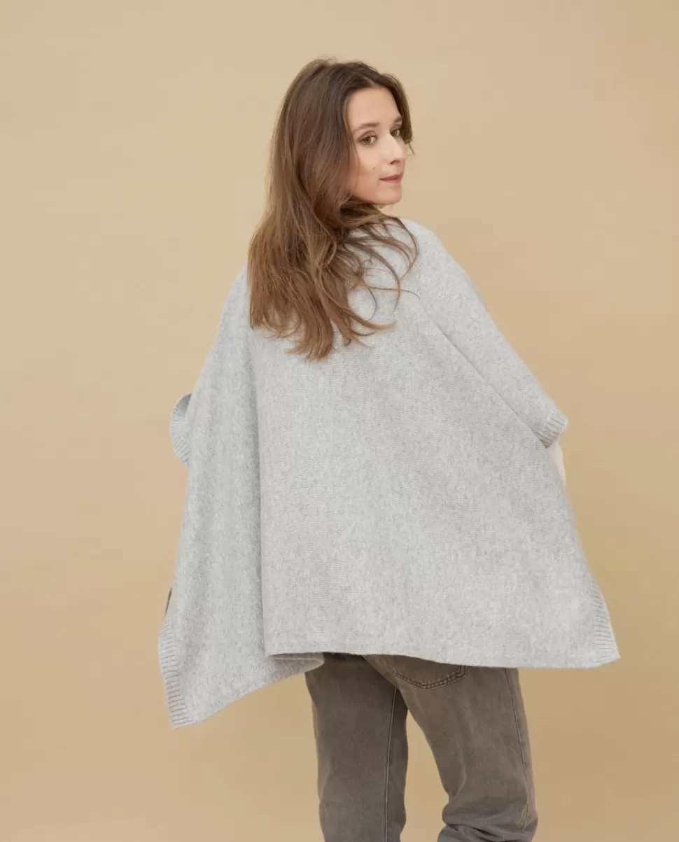 Femme Acanthe Poncho & Cape | Pulls & Cardigans | Poncho col rond gris clair 100% cachemire